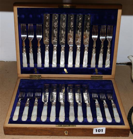 MOP handled cutlery set